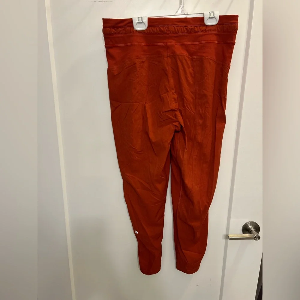 NWOT Lululemon Cropped Studio Pants size 8